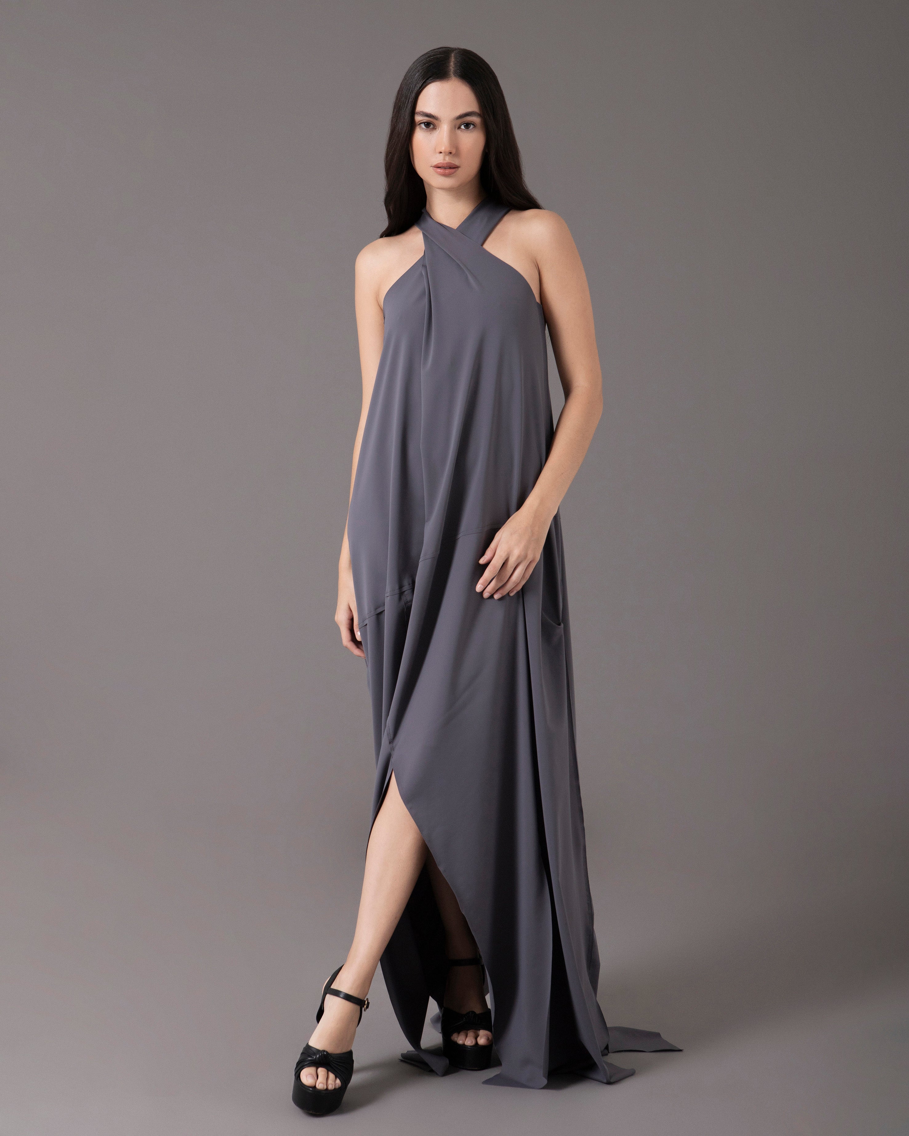 Crossover halter gown with asymmetric seams | Gris | Mala Effortless Wear Crossover halter gown with asymmetric seams | Gris | Mala Effortless Wear