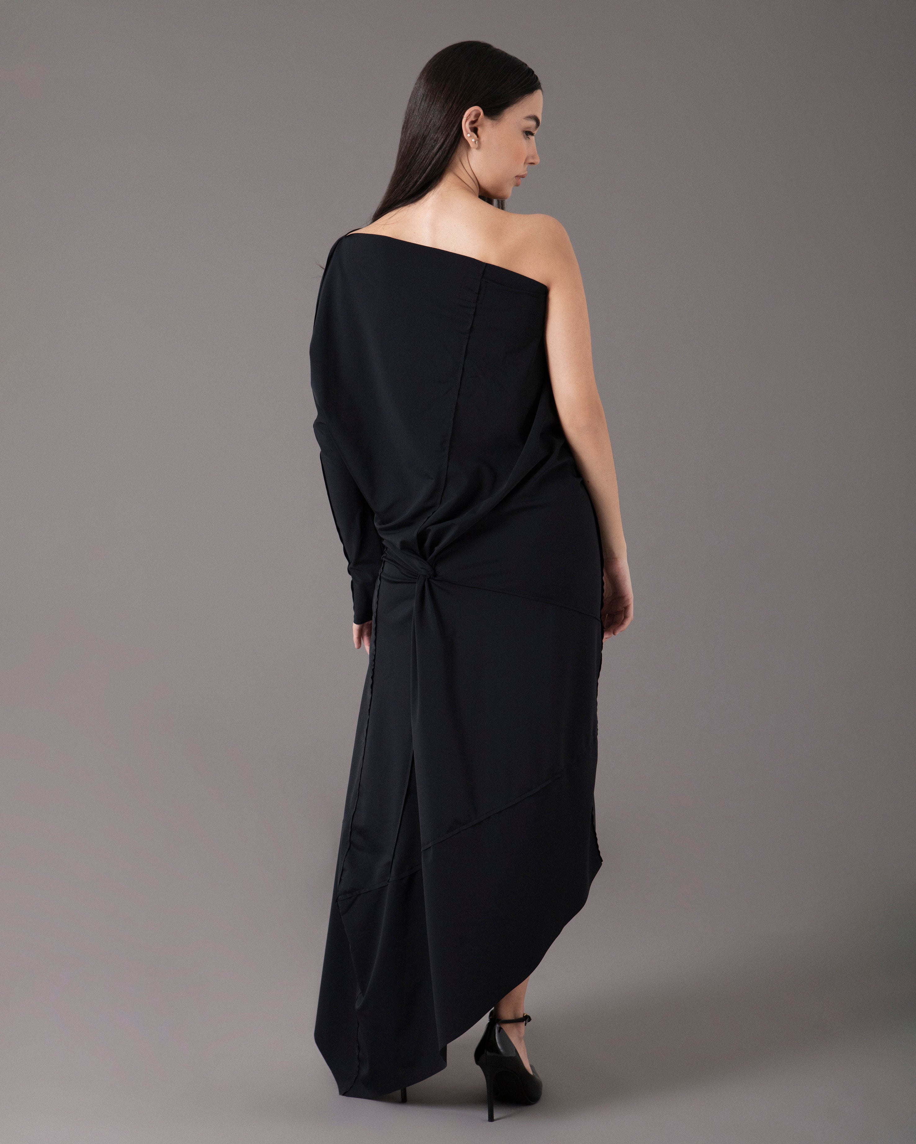 One sleeve side knot midi dress | Negro |