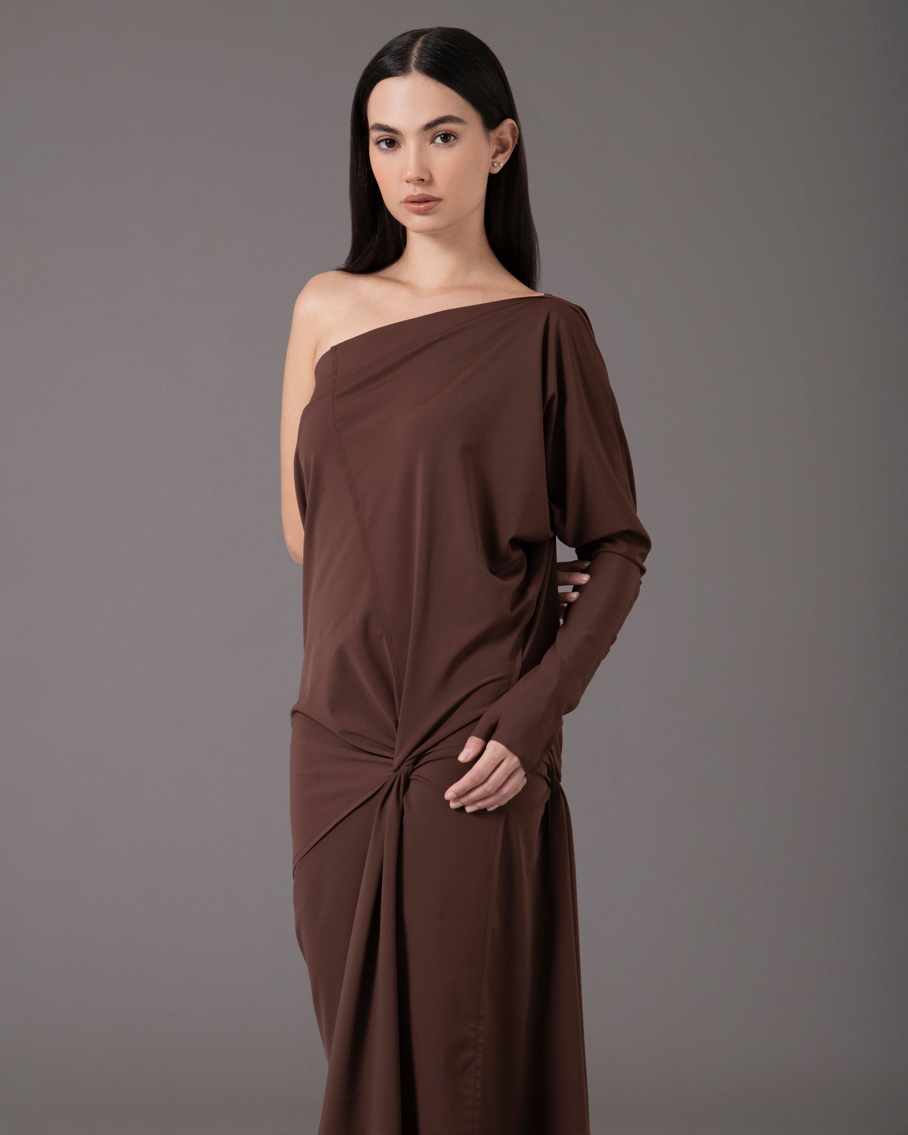 One sleeve side knot midi dress | Café |