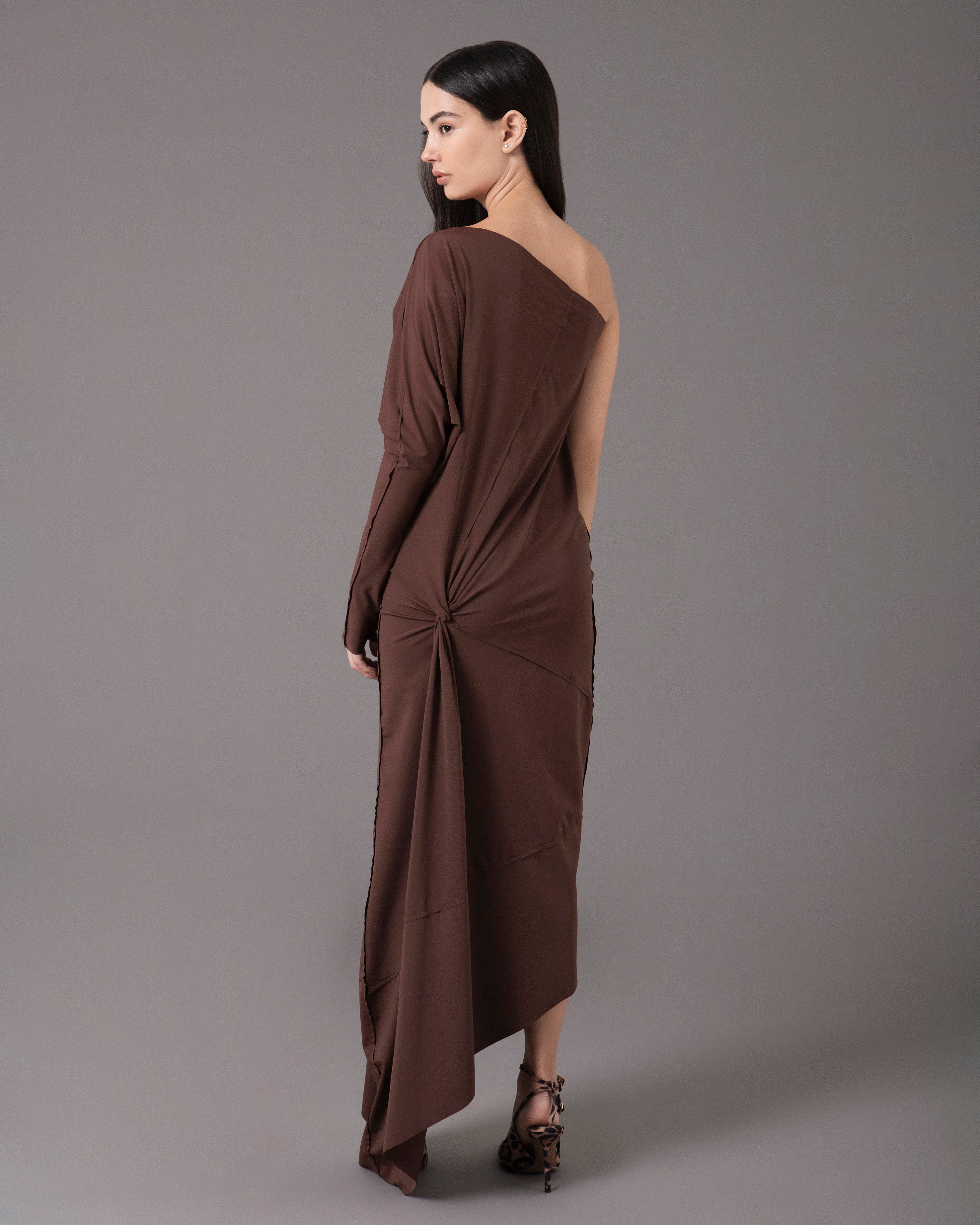 One sleeve side knot midi dress | Café |