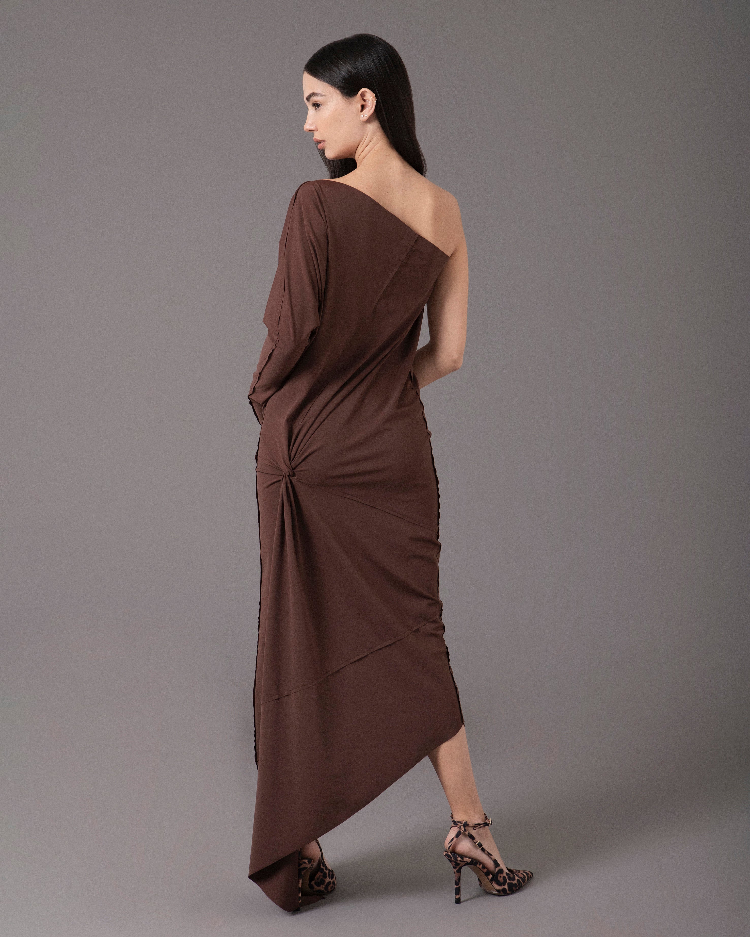 One sleeve side knot midi dress | Café |