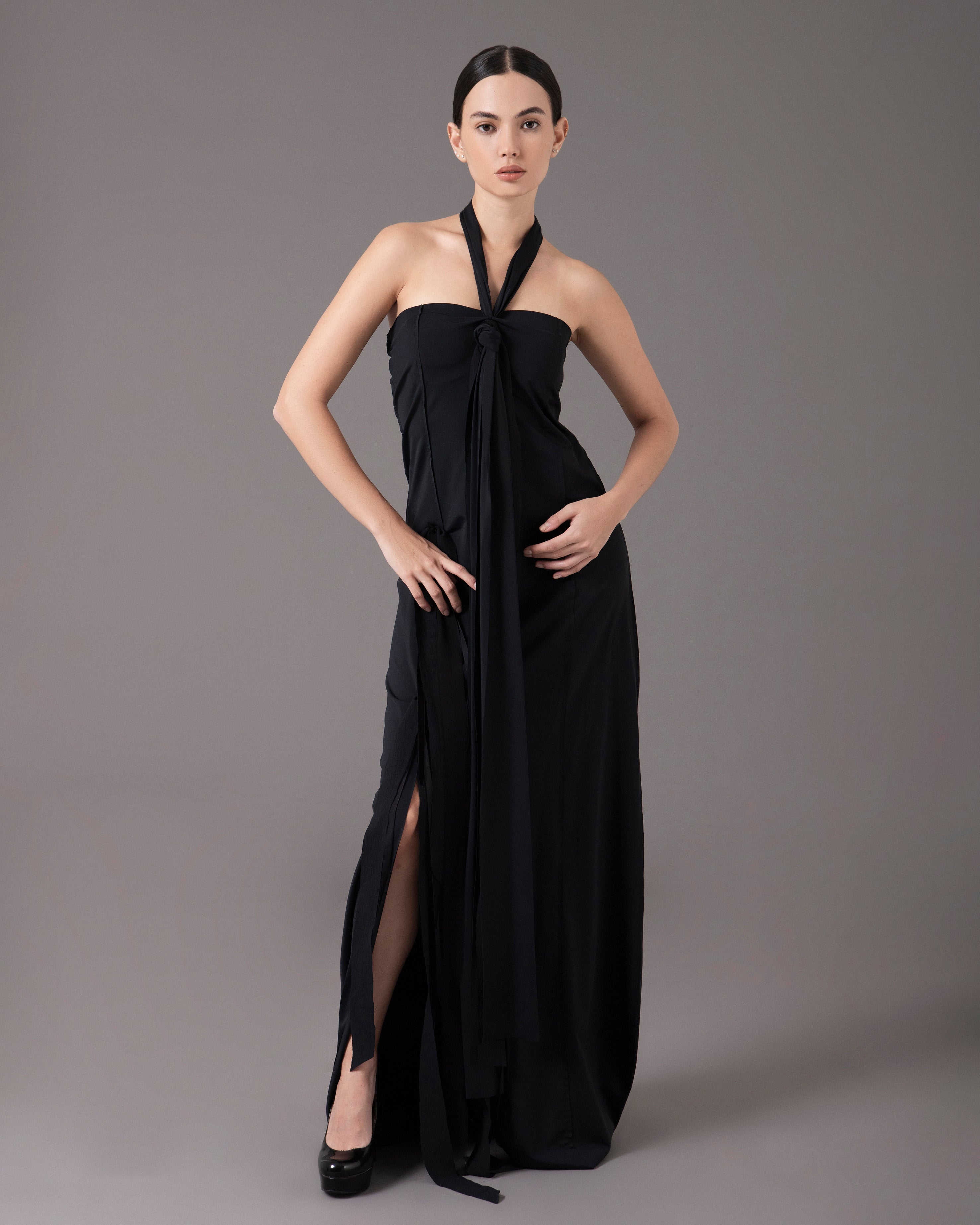 Halter tie gown with assymetric straps | Negro |