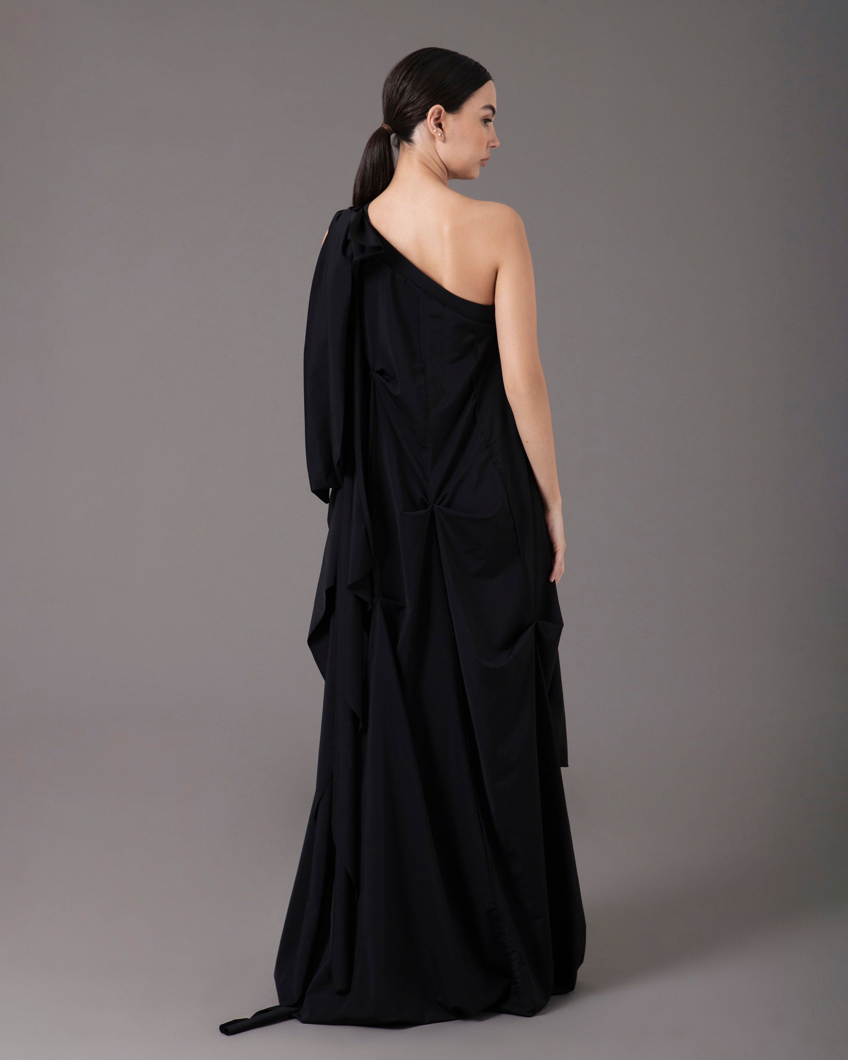 One shoulder loose asymmetric maxi dress | Negro | Mala Effortless Wear One shoulder loose asymmetric maxi dress | Negro | Mala Effortless Wear