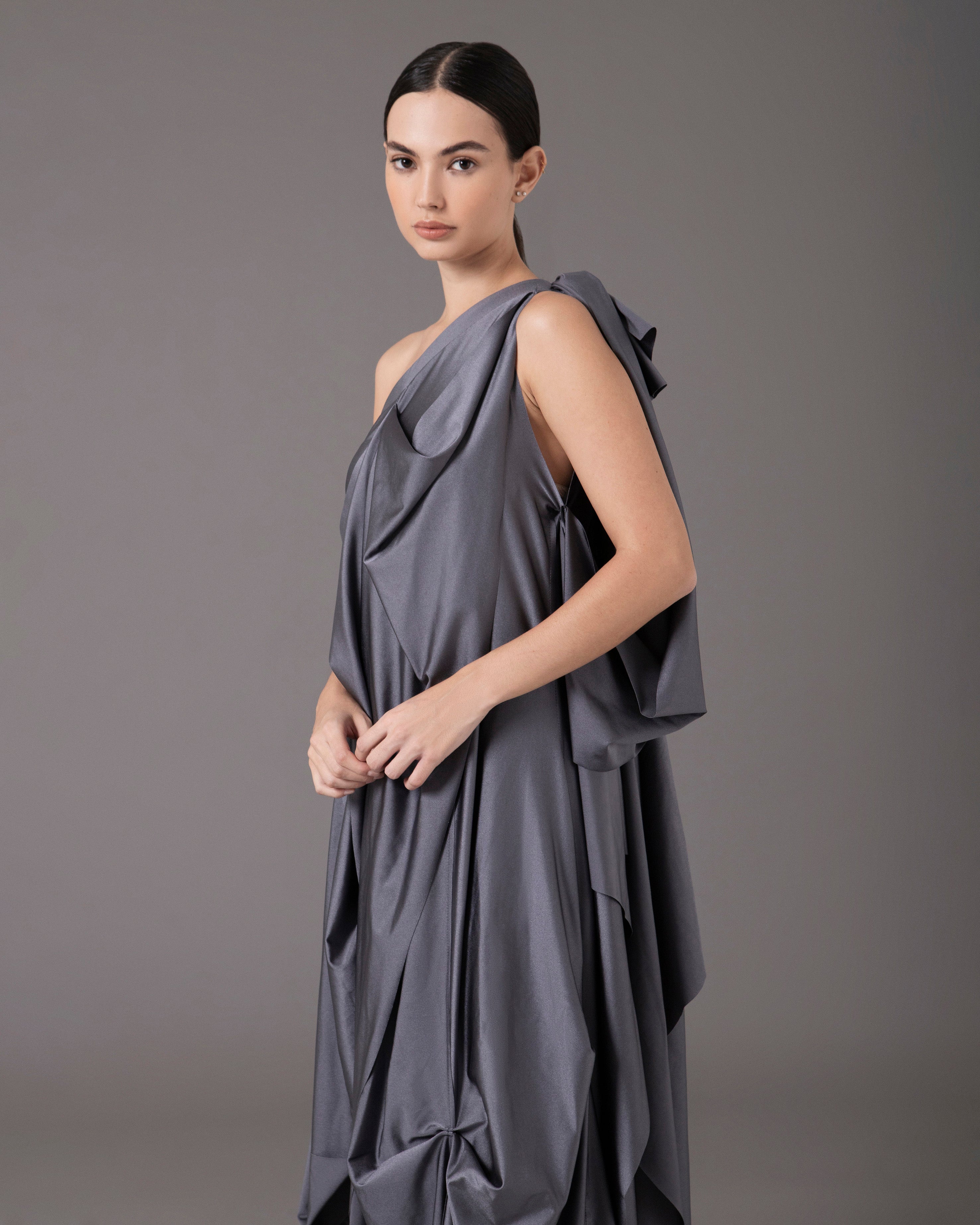 One shoulder loose asymmetric maxi dress | Gris Metalico |