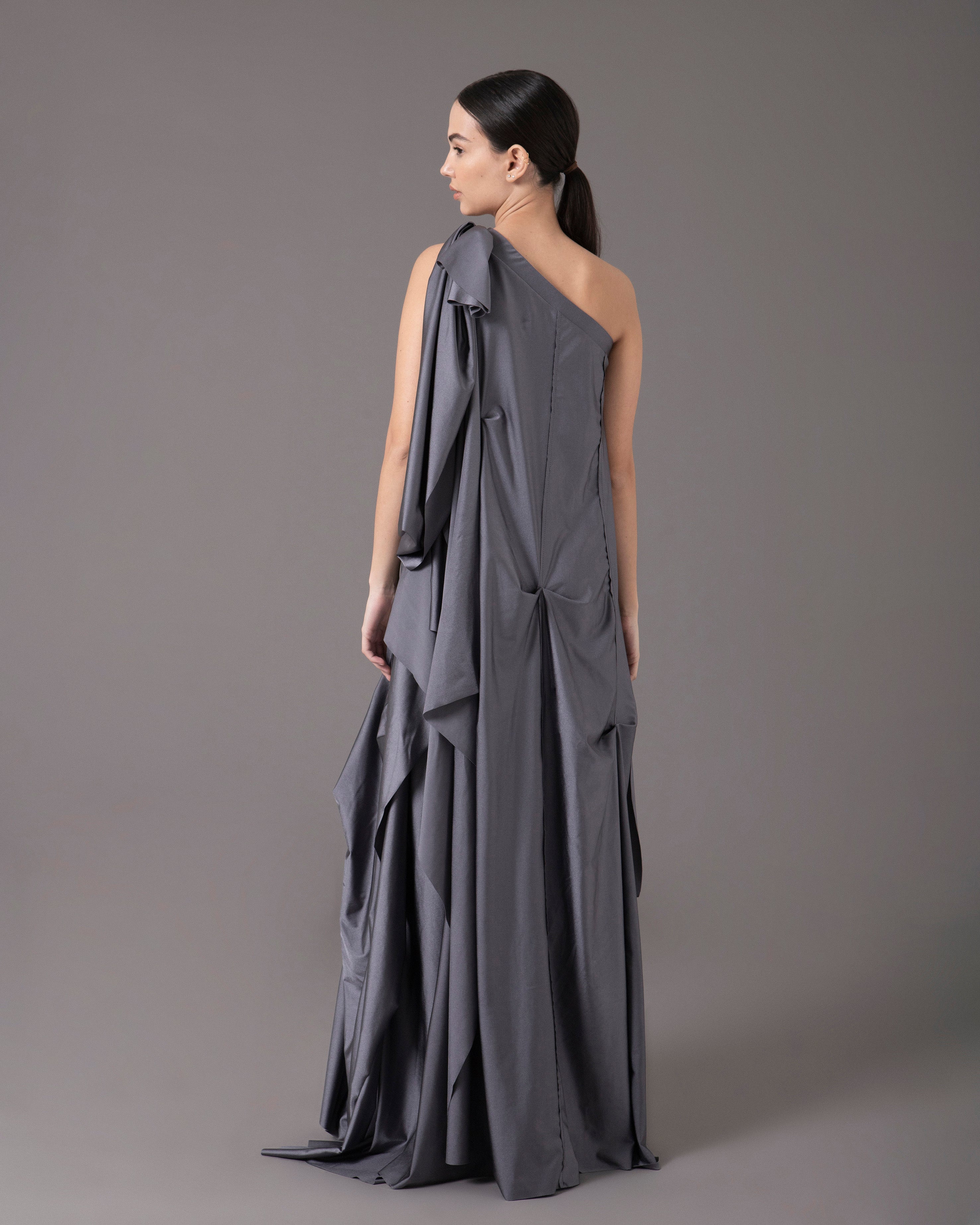 One shoulder loose asymmetric maxi dress | Gris Metalico |