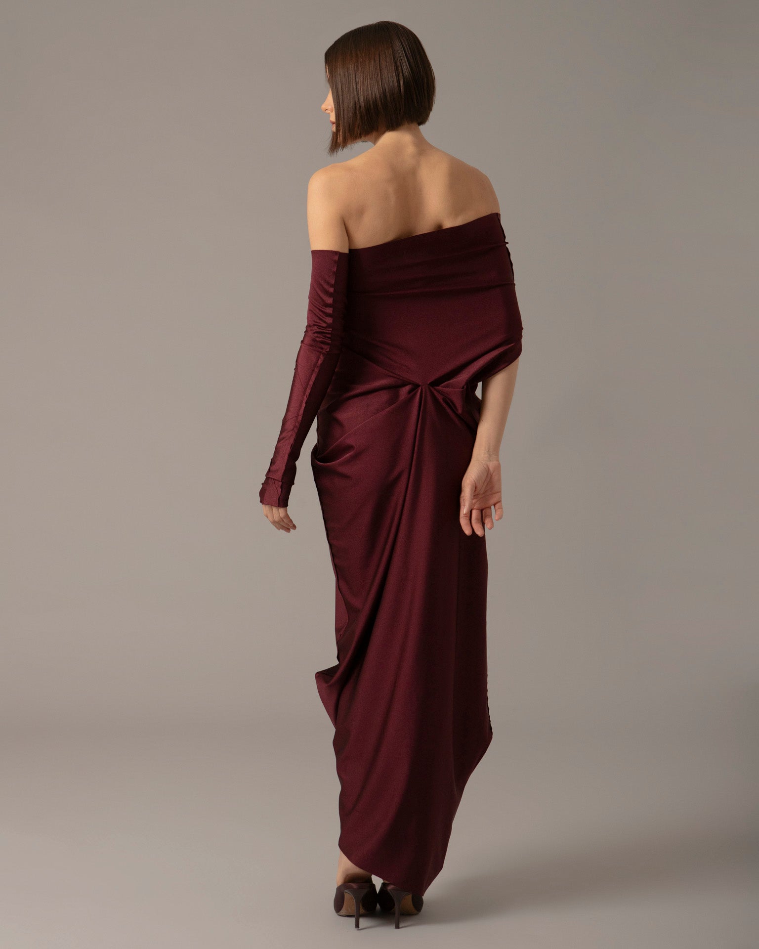 One Shoulder Relaxed Maxi Dress with Gloves | Rojo vino |