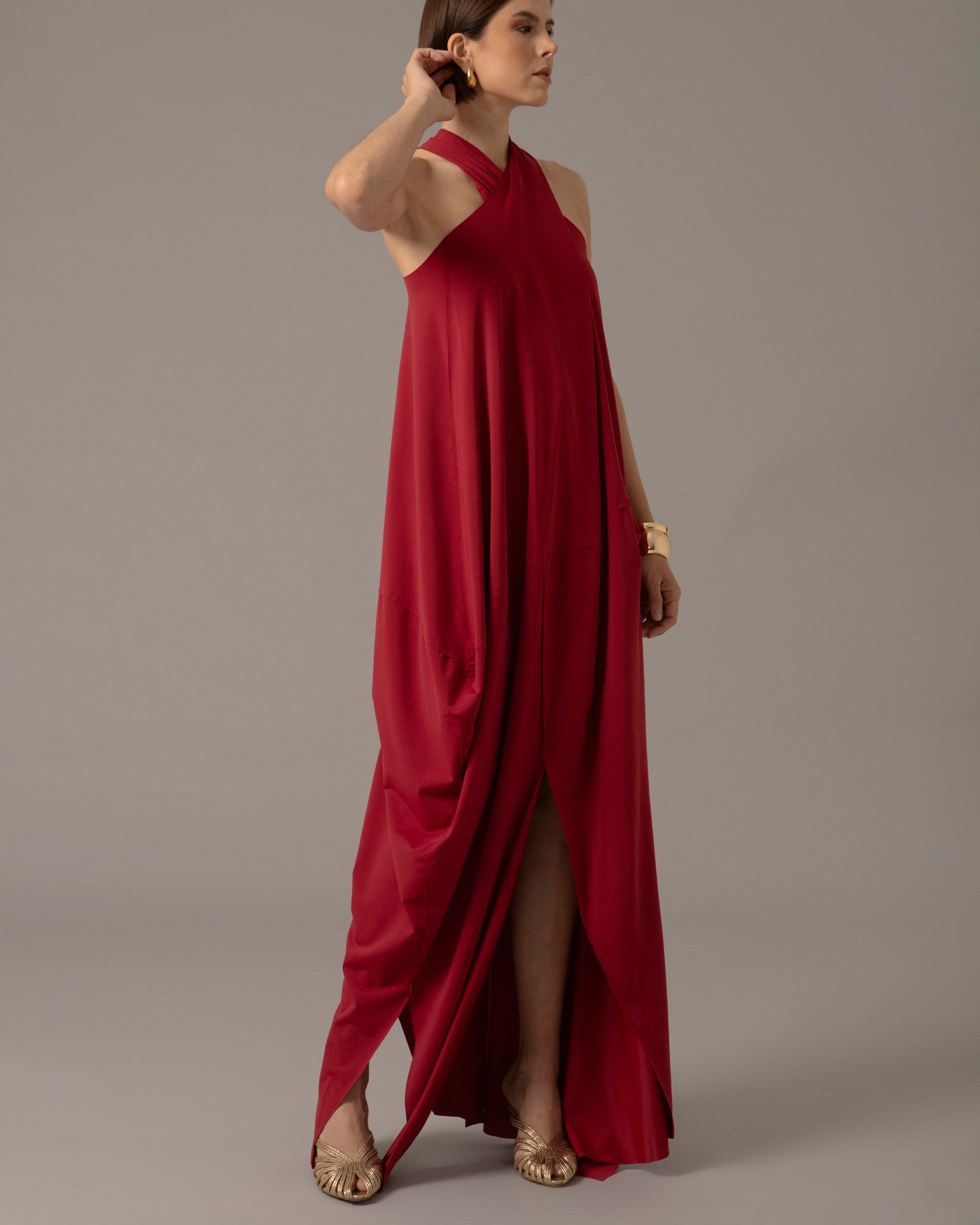 Crossover halter gown with asymmetric seams | Rojo Vivo |