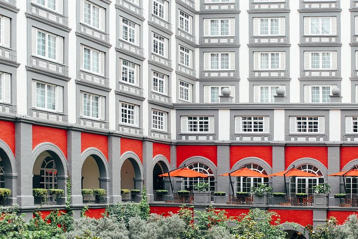 colonial-style-facade.jpg